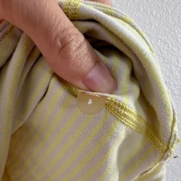 Lululemon Run Ice Queen Slope Stripe Clarity Yellow Long Sleeve Top Size 4 - Picture 4 of 4